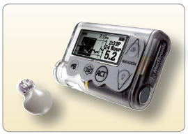 Obr. 1 Inzulinová pumpa Paradigm VEO se senzorem.