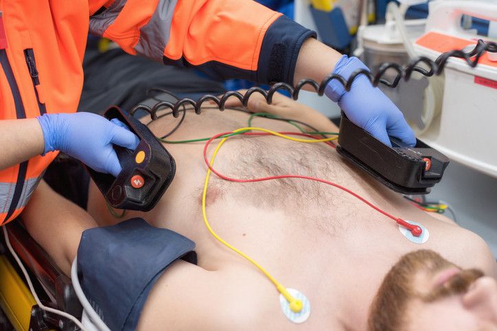 Defibrilace u hypotermické zástavy oběhu: kdy má skutečně smysl?