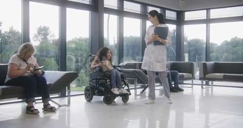 Je amyotrofická laterální skleróza pouze onemocněním periferního motorického neuronu?